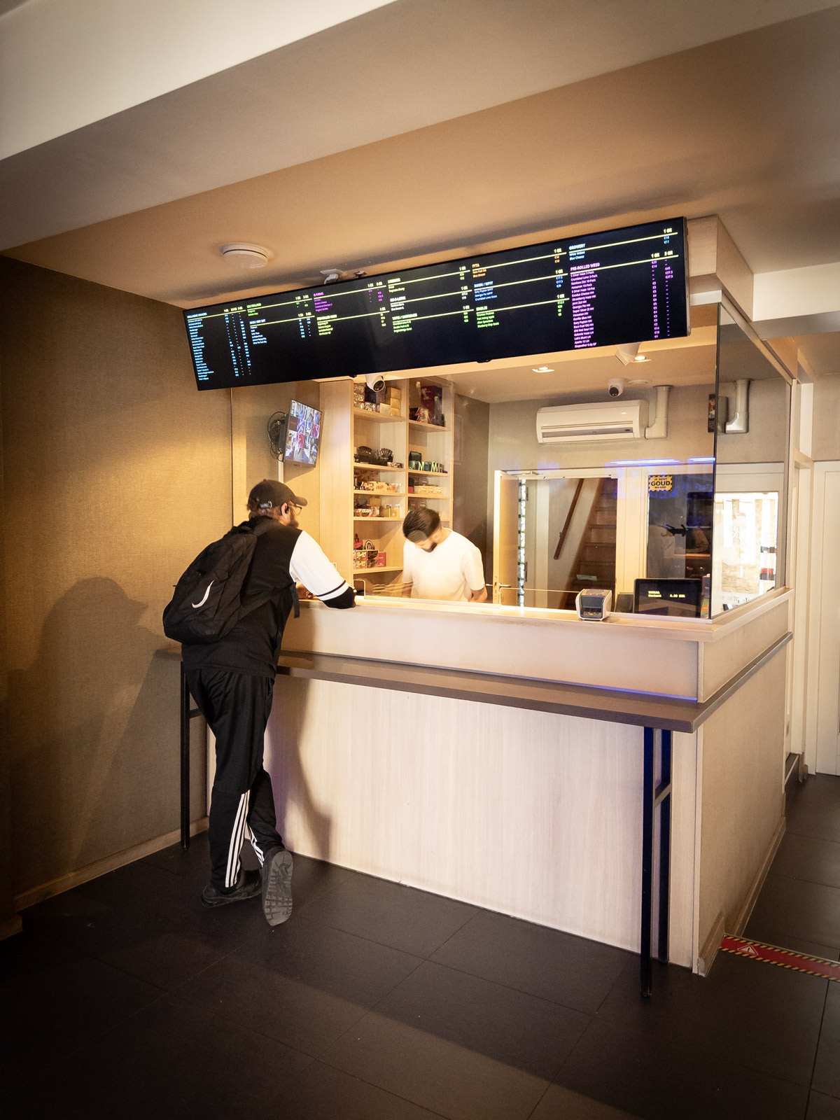 Digitale menuborden en infotouch voor Coffeeshop Africa Tilburg projectbeeld