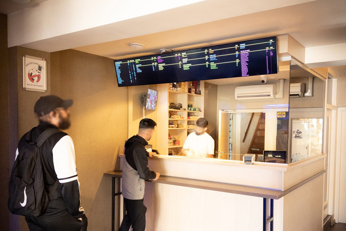 Digital signage hardware montage