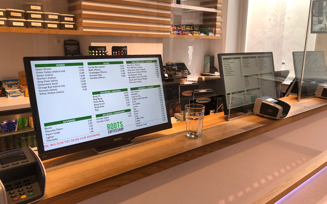 Digitale menuborden en signage bij Coffeeshop Roots