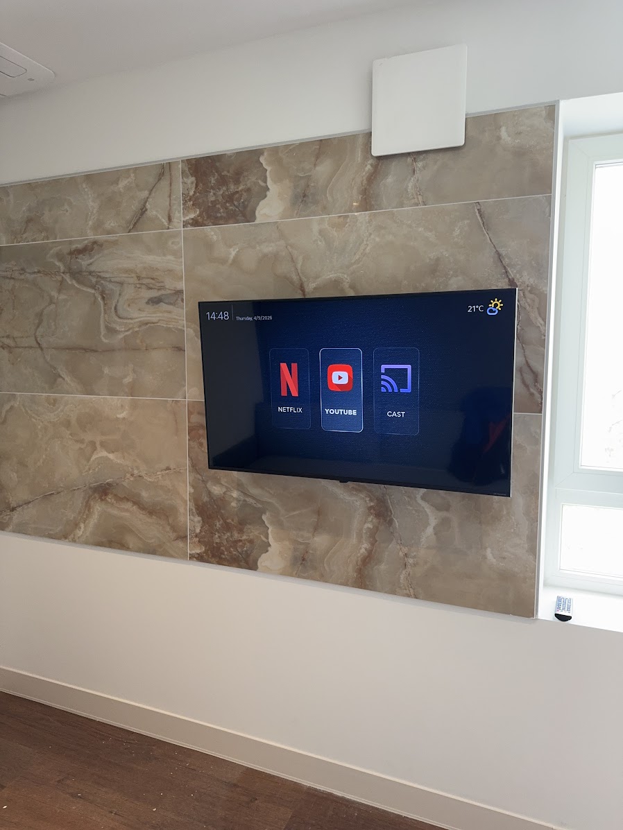 Hotel-tv met streaming apps bij Anna House