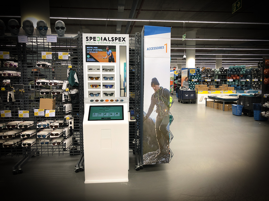 Interactieve narrowcasting kiosk en digital signage bij SpecialSpex