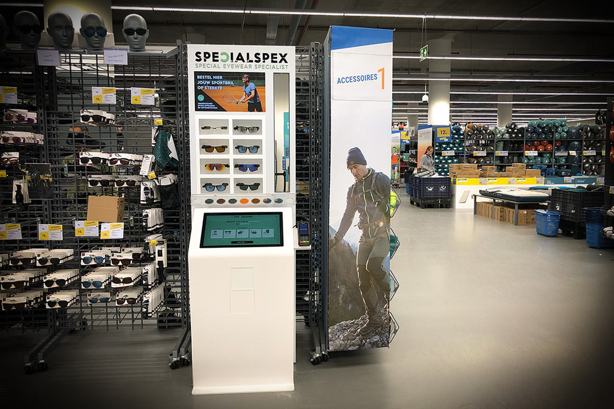 Vrijstaande touch kiosk in een retail omgeving